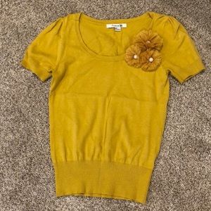 Mustard yellow top